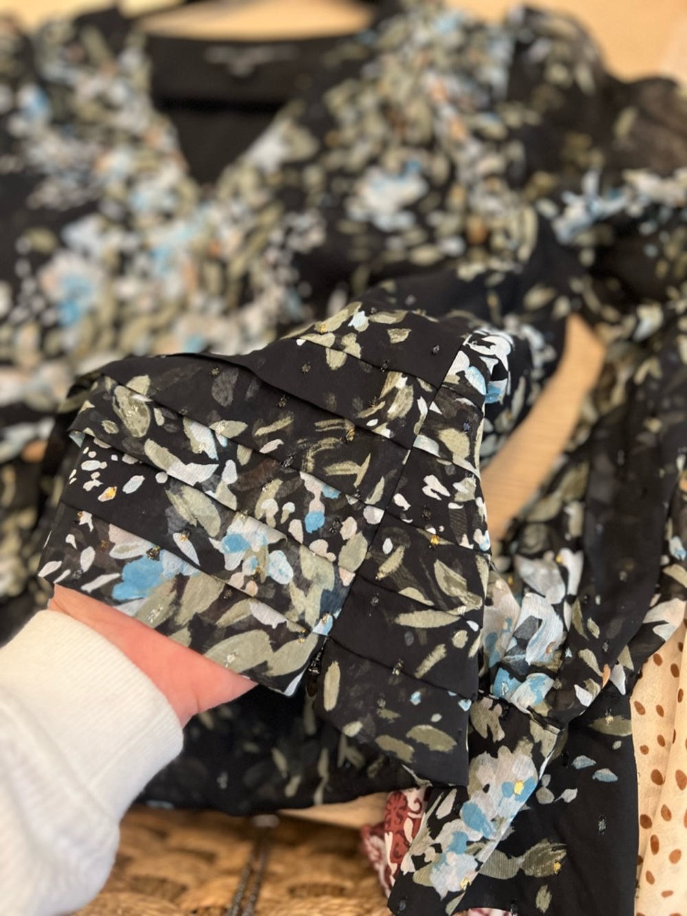 White House Black Market - Black Floral V-Neck Long Sleeve Blouse - Picture 9 of 12